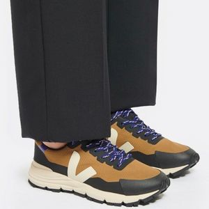 NWOB NWT Veja Women’s Dekkan Alveomesh Tent Pierre Purple, size 7 US/ 38 EU